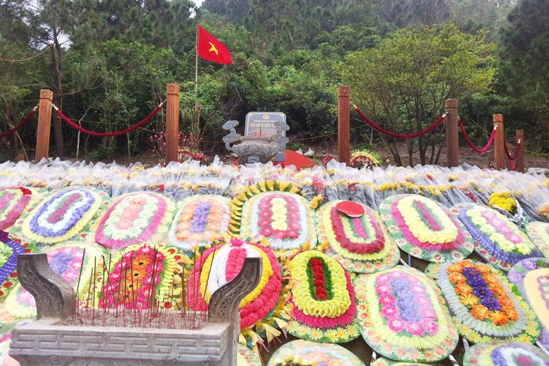 Mộ Đại Tướng Võ Nguyên Giáp Tour Động Thiên Đường - Viếng mộ Đại Tướng