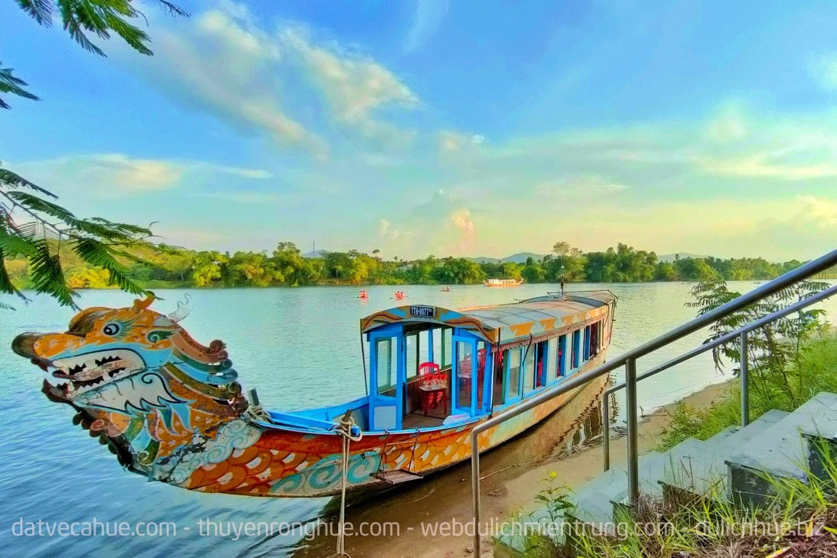 Thuê thuyền rồng trên sông Hương Bảng giá dịch vụ thuê thuyền rồng trên sông Hương